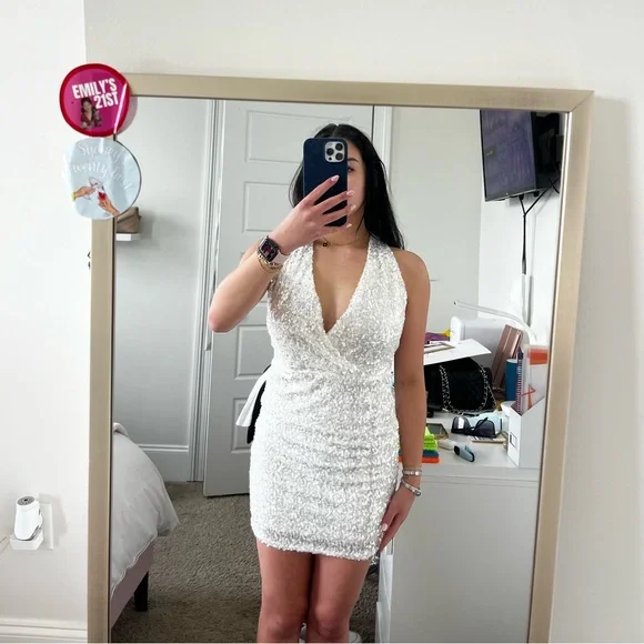 Winona Dresses | Winona Elodie Backless Sequin Dress | Color: White | Size: 4 | Pm-26390621'S Closet